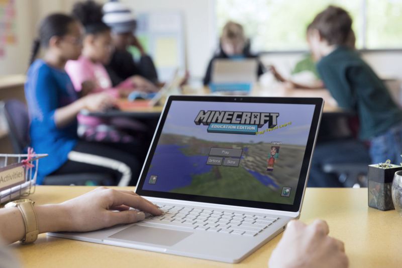 O Minecraft era só um jogo mas agora também ensina a programar ...